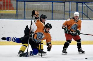 Foto: V pátečním zápase AKHL hokejisté HC Dělový koule porazili HC Nosorožci 13:4!