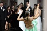 5G6H9059: Foto: Taneční kurzy na Kutnohorsku finišují, ve Vrdech přišel na řadu „Věneček“
