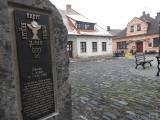 20211216110624_hus330: Na pomníku k 600 výročí Čáslavského sněmu najdete QR kód