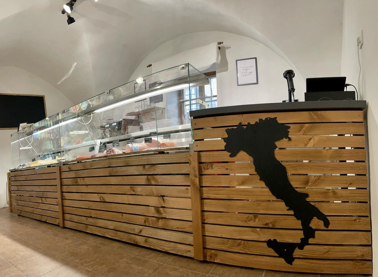 CONSIGLIO: Pecorino – nuovo negozio di prodotti alimentari italiani a Kutná Hora :: Notizie regionali
