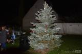 041: Foto: Vánoční strom se v úterý rozzářil i v Úmoníně