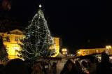 Foto: Svatá Barbora rozsvítila vánoční strom v Kutné Hoře