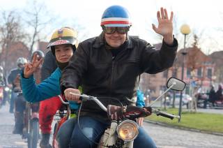 Foto, video: Motorkáři z Čáslavi vyrazili do roku 2023 na mopedech!