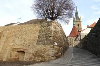 Opravené čáslavské hradby u Žižkovy brány se staly chloubou města