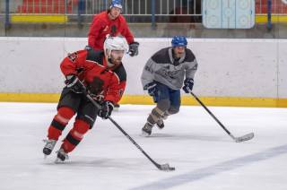 Foto: V úterním zápase AKHL se hokejisté HC Mamut poměřili HC Ropáci