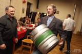 20230401010406_IMG_3383: Foto, video: V Bramborách v pátek tančili na Obecním plese, hlavní cenou tomboly byl sud piva!