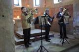 Foto: V kostelíku sv. Bonifáce v Lochách zahrálo „Zámecké trio“