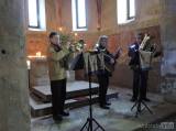 10: Foto: V kostelíku sv. Bonifáce v Lochách zahrálo „Zámecké trio“