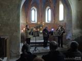 DSCN7631: Foto: V kostelíku sv. Bonifáce v Lochách zahrálo „Zámecké trio“