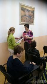 DSC_2160: Děti ze ZŠ - máměstí děkují Ireně Růžičkové z Městské knihovny v Čáslavi
