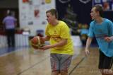 IMG_1801: Foto: V Kolíně se právě hraje charitativní basketbalový maratón
