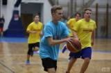 IMG_1839: Foto: V Kolíně se právě hraje charitativní basketbalový maratón