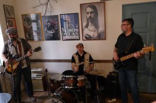 Foto: Kapela St. Johnny Trio představila v Blues Café některé novinky