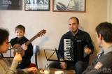 5G6H9744: Foto: Na Vánočním koncertě v Blues café zahráli Jan Karban a Adam Svoboda