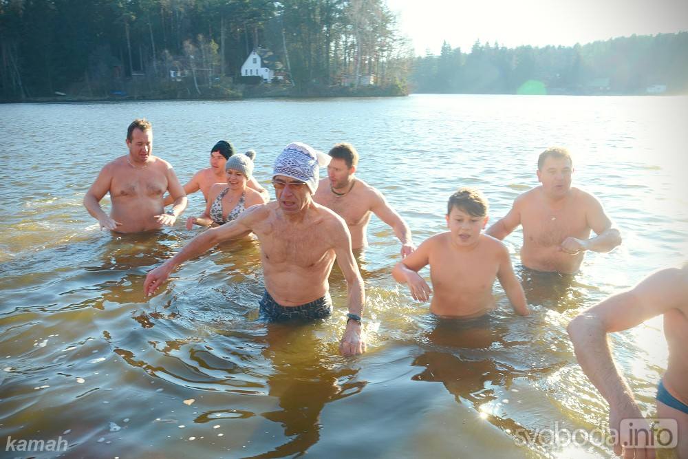 Foto: Na Kraskově se na Silvestra plavalo v rybníce
