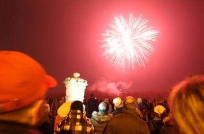 Foto: Kutnohoráci vítali rok 2016 u chrámu sv. Barbory ohňostrojem i muzikou