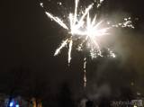 dscn7995: Foto, video: Na čáslavský novoroční ohňostroj bylo zvědavé zaplněné Žižkovo náměstí