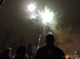 DSCN8003: Foto, video: Na čáslavský novoroční ohňostroj bylo zvědavé zaplněné Žižkovo náměstí