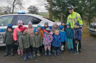Děti z nepoměřické školky se setkaly s dopravním policistou