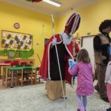 20231201145328_kank07: Foto: Za dětmi v malínské školce U Skřítků dorazil Mikuláš se svým doprovodem!