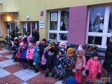 20231203221105_msbenesova101: V Mateřské školce Benešova II zazářil vánoční strom!
