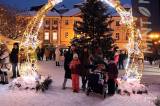 20231204202119_IMG_9243: Foto, video: Barborky rozsvítily vánoční strom na Palackého náměstí v Kutné Hoře!