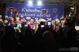 20231204202247_IMG_9565: Foto, video: Barborky rozsvítily vánoční strom na Palackého náměstí v Kutné Hoře!