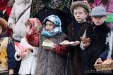 20231213202620_IMG_3770: Foto: Na vánočním jarmarku v kutnohorské Pohádce tradičně dražili sladkého kapra!