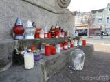 20231229234953_DSCN3549: Pietní místo v Čáslavi k uctění obětí tragédie v Praze vzniklo na náměstí Jana Žižky