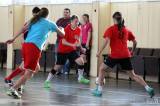 5G6H5683: Foto: Vítězství v sobotním fotbalovém turnaji žen oslavují Čáslavandy