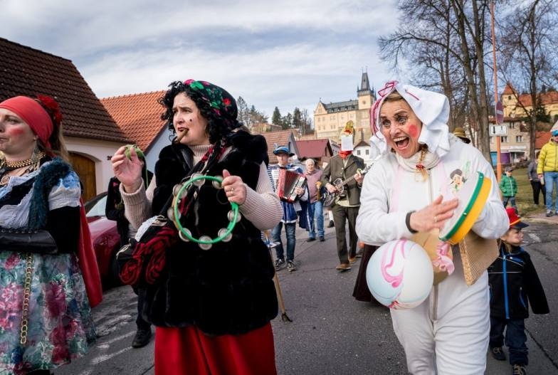 Masopust v Zruči nad Sázavou: Tradiční oslava plná barev, hudby a veselí
