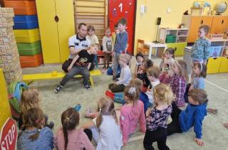 Policisté navštívili děti v kutnohorské školce Jahůdky