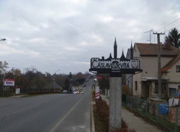 Návštěvníky Čáslavi vítá silueta města i při příjezdu z druhé strany