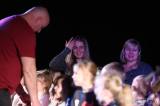 IMG_0952: Foto: Škola z Marsu přivedla na divadelní podium kolínské děti i jejich učitelky