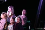 IMG_0957: Foto: Škola z Marsu přivedla na divadelní podium kolínské děti i jejich učitelky