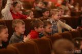 IMG_0962: Foto: Škola z Marsu přivedla na divadelní podium kolínské děti i jejich učitelky