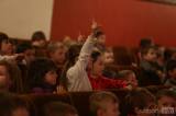 IMG_0963: Foto: Škola z Marsu přivedla na divadelní podium kolínské děti i jejich učitelky