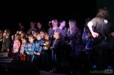 IMG_0970: Foto: Škola z Marsu přivedla na divadelní podium kolínské děti i jejich učitelky