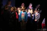 IMG_0983: Foto: Škola z Marsu přivedla na divadelní podium kolínské děti i jejich učitelky