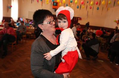 Foto: S církvickými dětmi si na nedělním karnevale pohrál i Shrek