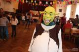 5G6H0951: Foto: S církvickými dětmi si na nedělním karnevale pohrál i Shrek