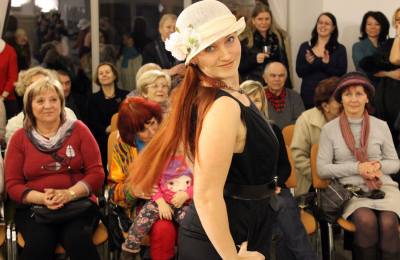 Foto: Salon Meluzína představil na módní přehlídce dámské modelové klobouky