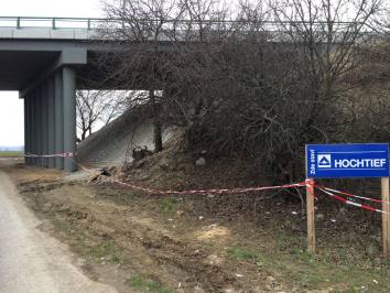 Most u Hlízova není zcela dokončen, na stavbě však nikdo nepracuje