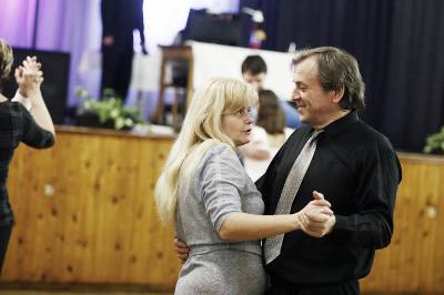 Foto: Tango, waltz i valčík pilovali účastníci hlízovské Tančírny manželů Novákových