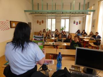 Se studenty Střední odborné školy v Seifertových Sadech policisté besedovali na téma kyberšikana