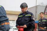 20160424_IMG_0997: Foto: Z poháru starosty obce Hostovlice se radují hasiči z Kynice a hasičky z Golčova Jeníkova