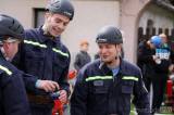 20160424_IMG_1006: Foto: Z poháru starosty obce Hostovlice se radují hasiči z Kynice a hasičky z Golčova Jeníkova
