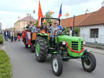 Foto: Recesistický spolek Třemošnice oslavil Svátek práce prvomájovým průvodem