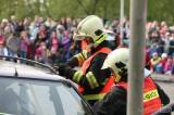 20160503_5G6H7401: Foto: Profesionální hasiči v Kutné Hoře tentokrát ukázali i  práci leteckých záchranářů