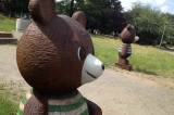 Medvědi od Kolína byli umístěni na svá místa v parku u Borků